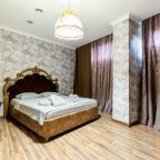 201 Красный Люкс в отеле Де Арт на Профсоюзной
