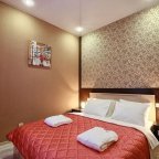 Двуспальная кровать в номере Комфорт в отеле Elysium hotel