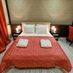 Кровать номераВИП в отеле Elysium hotel