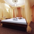 Кровать в номере Люкс Махараджа в отеле Клюква