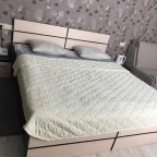 Огромная кровать в номере Трехместный Полулюкс в отеле Мираж