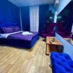 Общий вид номера Синий бархат в отеле Room Room 