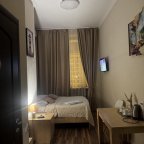 Двуспальная кровать в номере Стандарт в отеле Баунти