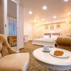 Номер Комфорт в отеле Revival Hotel-2