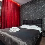 Кровать в номере 2 Делюкс в гостинице De Art на Тверской