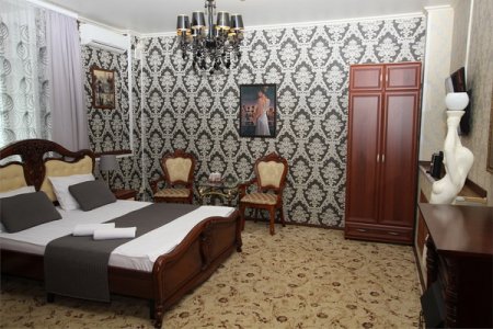 Интерьер номера Люкс в отеле Лефортовский дворик