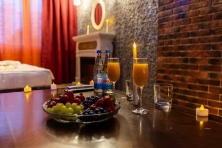 Снять — 1500 ₽ старт Фруктовая тарелка в номере 113 Бизнес Делюкс с джакузи в отеле Де арт Новокосино