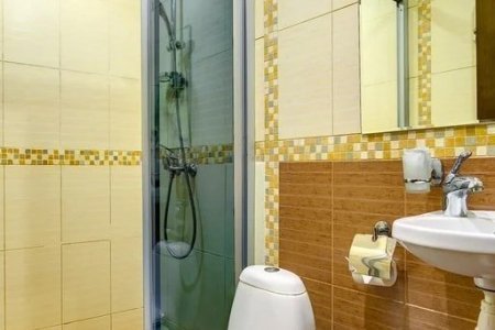 Душевая комната в номере Люкс в отеле Рандеву на Алексеевской