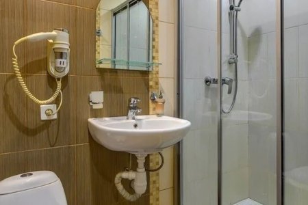 Душевая комната в отеле Рандеву на Алексеевской в номере Полулюкс