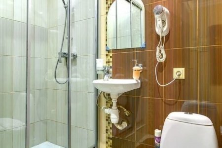 Душевая в номере Полулюкс в отеле Рандеву на Алексеевской