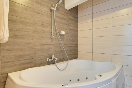Джакузи в номере Бизнес отеля Минима Аэропорт