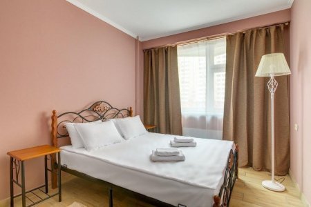 Кровать номера Люкс с джакузи в отеле Фортуна Бест