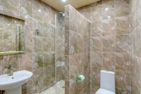 Санузел в номере Полулюкс в отеле Фортуна Бест