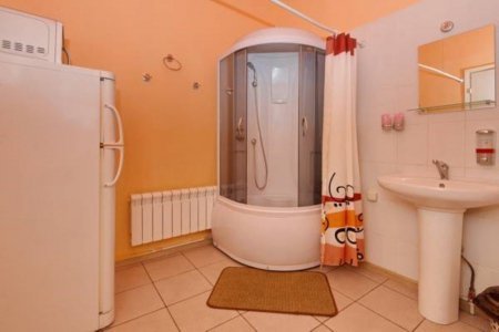 Душевая в номере Люкс в отеле Ладомир на Русаковской