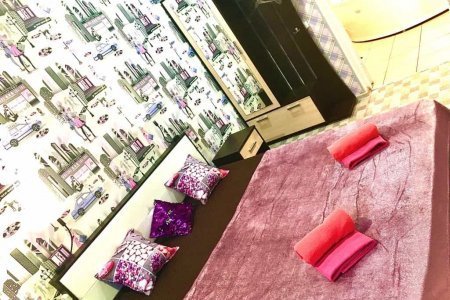 Кровать в номере Люкс с гидромассажной ванной в отеле Ладомир на Русаковской