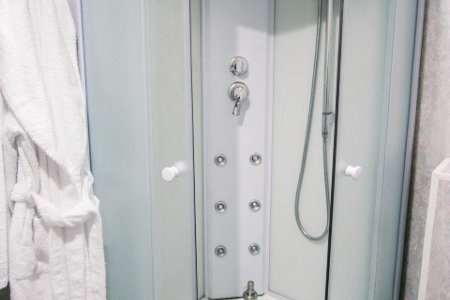 Душевая в номере Двухместный с собственной ванной в Sellingroom