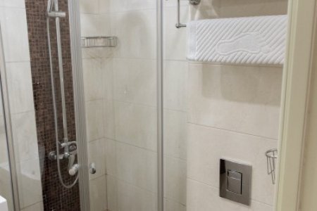 Душевая в номере Комфорт в отеле Инвайт Марьино