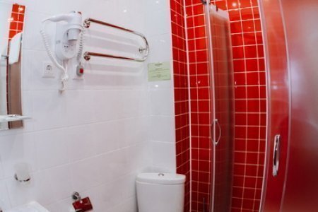 Душевая номера Стандарт в отеле Кауфман