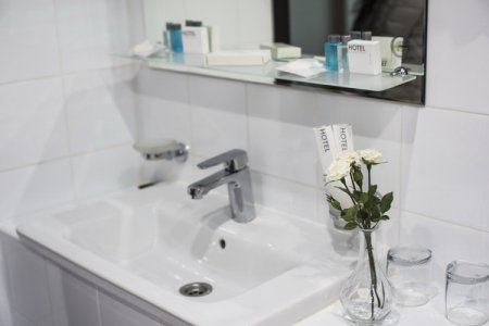 Раковина в номере Полулюкс в отеле Кауфман