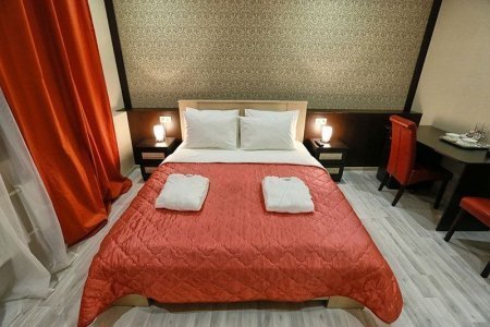 Кровать номераВИП в отеле Elysium hotel