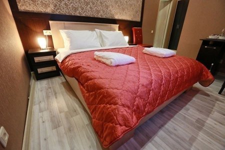 Кровать в номере Комфорт в отеле Elysium hotel