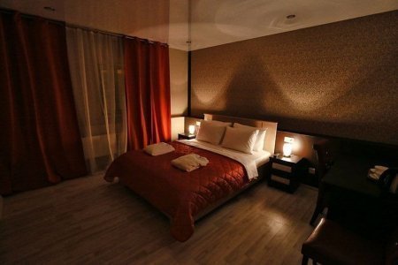 Спальная зона номера ВИП в отеле Elysium hotel