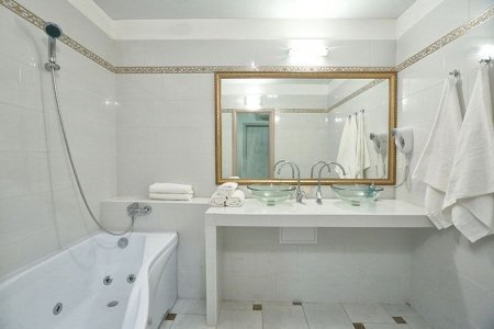 Ванная комната в номере ВИП в отеле Elysium hotel