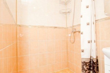 Душевая комната в номере Полулюкс 1 в отеле Ладомир в Филях