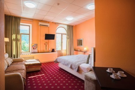 Посуточно номер в центре - узнать цены Комфорт с видом на бульвар в отеле Базис-М