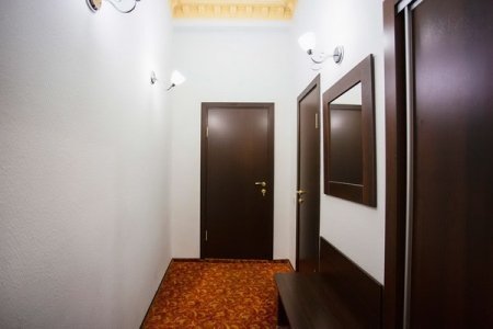 Сутки наедине в центре Москвы — Базис-М, 6 мин от метро Прихожая в номере Семейный в отеле Базис-М