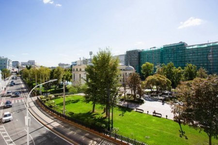 Почасовой номер в центре снять недорого Вид из окна в номере Комфорт с видом на бульвар в отеле Базис-М