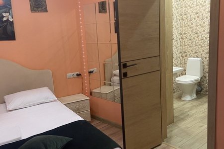 Интерьер номера Полулюкс Мандарин в отеле Элитон