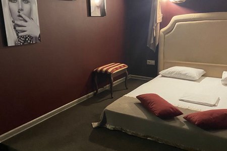 Интерьер номера Стандарт+ Клеопатра в отеле Элитон