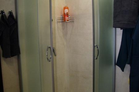 Душ в номере Делюкс в отеле Лоренцо
