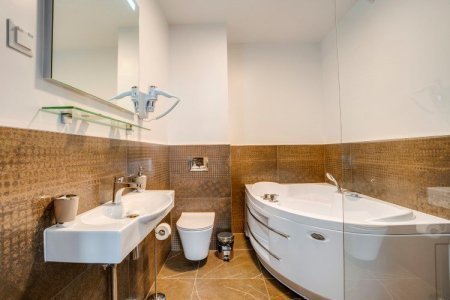 Гостиница для влюбленных Ладомир Перово Джакузи в номере Люкс отеля Ладомир в Перово