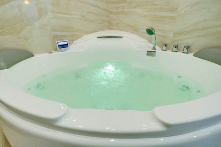 Отель Ладомир ул. Перовская на час Джакузи в номере Суперлюкс в отеле Ладомир в Перово
