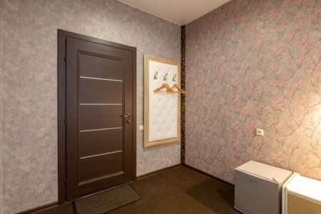 Прихожая в Полулюкс в апартаментах на Хромова