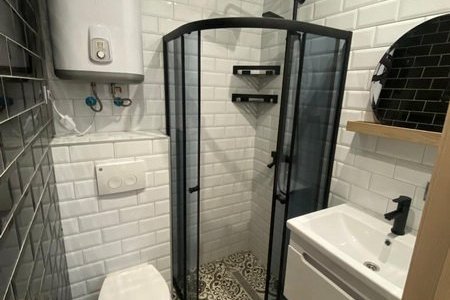 Душ в номере Люкс 306 в отеле Стромынка