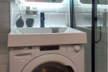 Стиральная машина в номере Люкс 304 в отеле Стромынка
