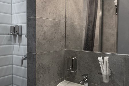 душевая номера Эконом в отеле innGreyHotel