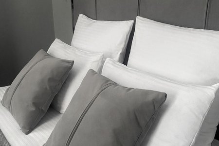 Подушки в номере Комфорт в отеле innGreyHotel