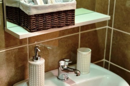Косметика в номере Делюкс в отеле Flori Hotel