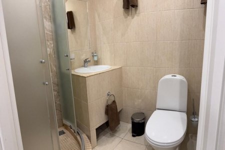 Отель Старый город на ночь - посмотреть цены Санузел номера Стандарт в отеле Старый город Южное Бутово