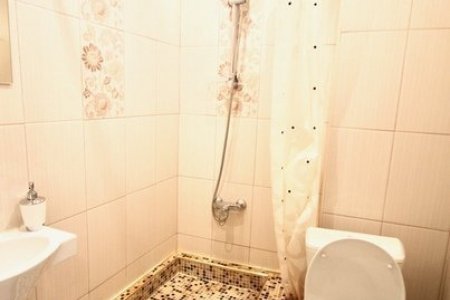 Душевая в номере Комфорт в отеле Халва
