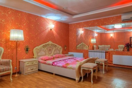 Спальное место в номере 6 в отеле Дионис