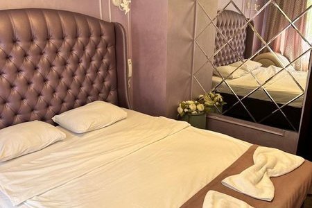 Кровать в номере Италия в СИМПЛ РУМС