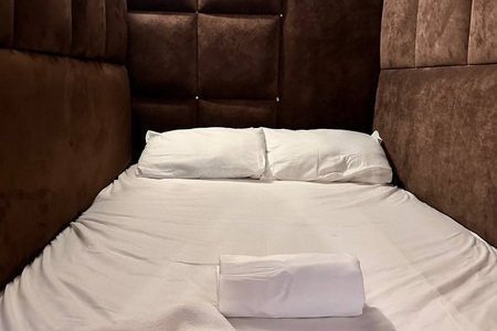 Кровать в номере Марокко в СИМПЛ РУМС