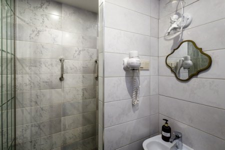 Отель SIMPLE ROOMS в ЦАО снять Ванная комната в номере Италия в СИМПЛ РУМС