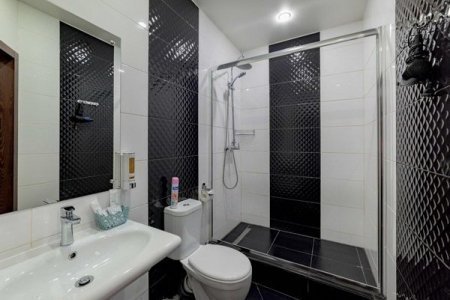 Санузел номера Люкс День и ночь в отеле Гости на Тимирязевской