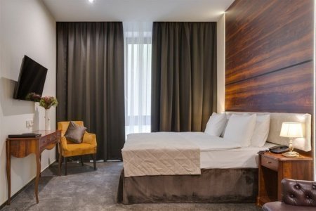 Двуспальная кровать в номере Улучшенный с видом на реку в отеле Viewpoint Hotel
